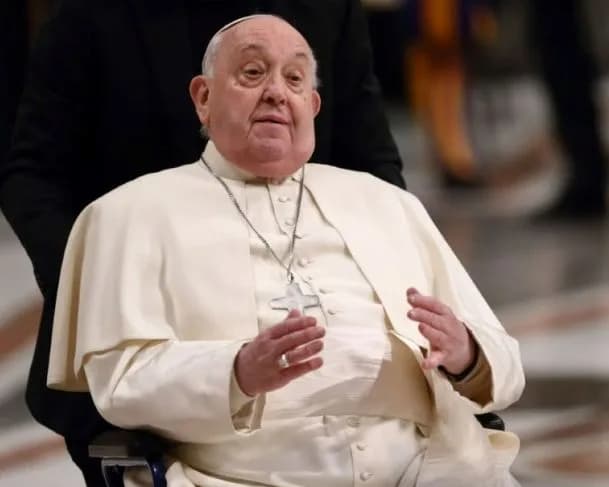 Papa Francisco apresenta &#8220;ligeiras melhoras&#8221; neste domingo, diz Vaticano