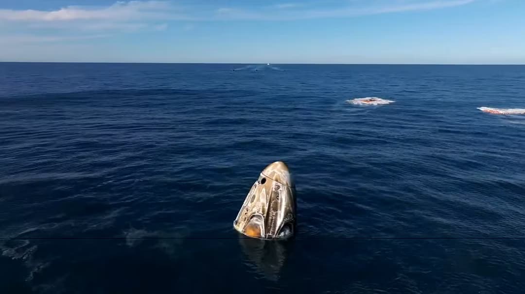 Astronautas &#8220;presos&#8221; no espaço retornam à Terra com pouso no mar