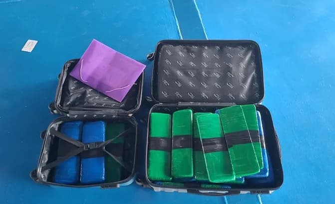PF apreende 46 kg de drogas encondidos em barcos no Porto de Tabatinga