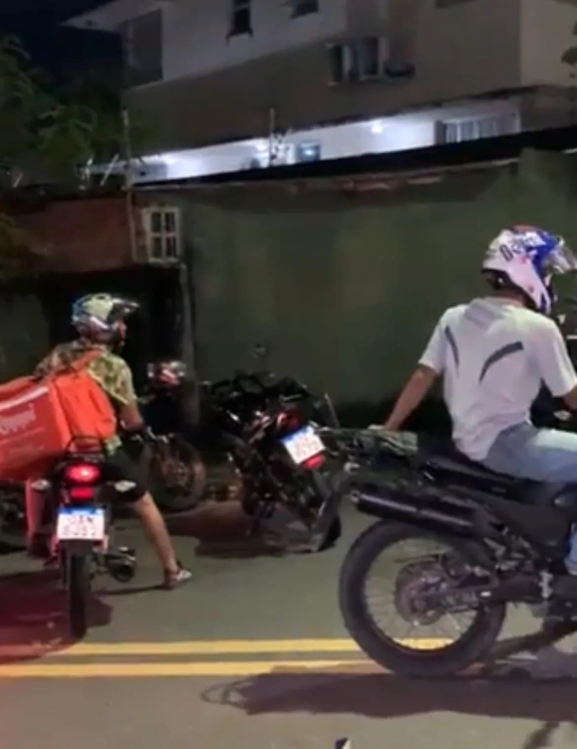 Motorista atropela entregador de app e fere 2 motociclistas durante fuga em Manaus