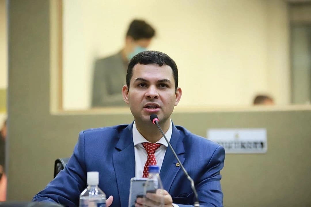 Saullo Vianna confirma propostas de partidos para disputar reeleição em 2026