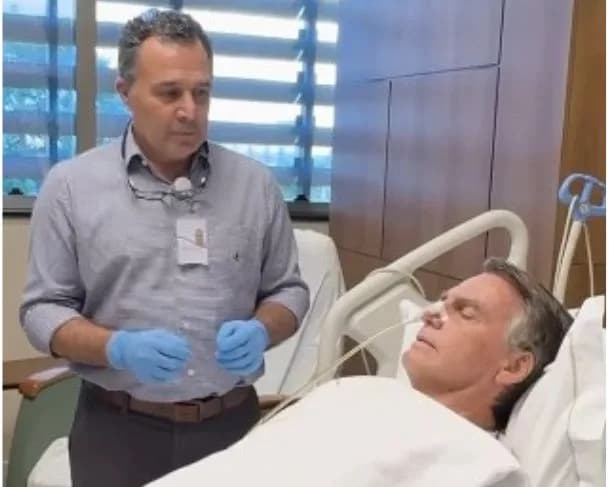 Aviso de gatilho: Bolsonaro retira sonda nasogástrica e posta procedimento em rede social
