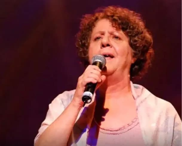 Morre cantora Cristina Buarque, aos 74 anos