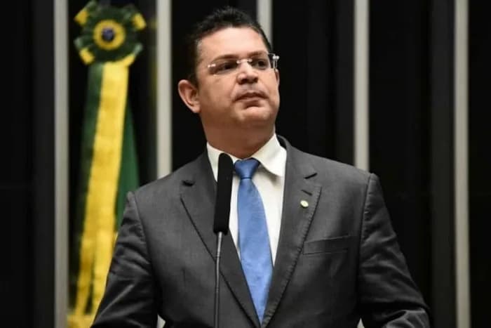 PL protocola urgência da anistia ao 8/1 no sistema da Câmara