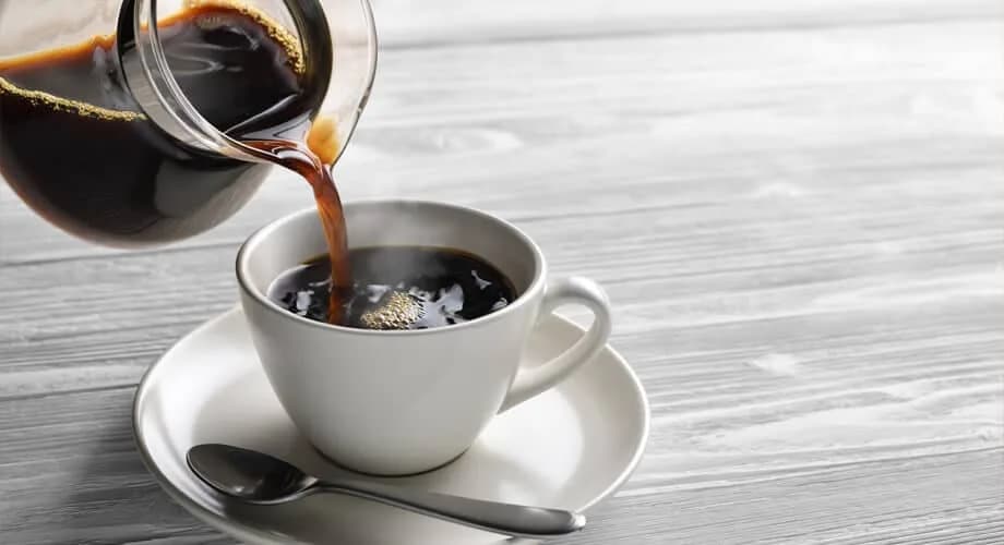 Saiba porque você não deve tomar café assim que acorda; especialistas explicam