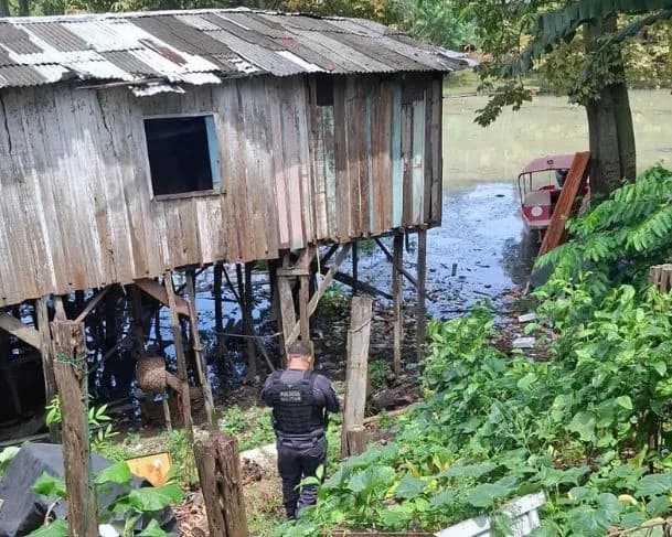 IMAGENS FORTES: Corpo em estado avançado de decomposição é encontrado em igarapé do São Jorge