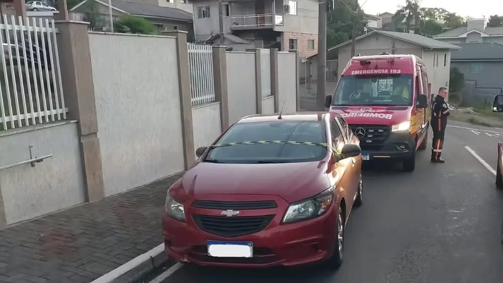 Menino de 3 anos morre ao ser esquecido em carro por 10 horas, em SC