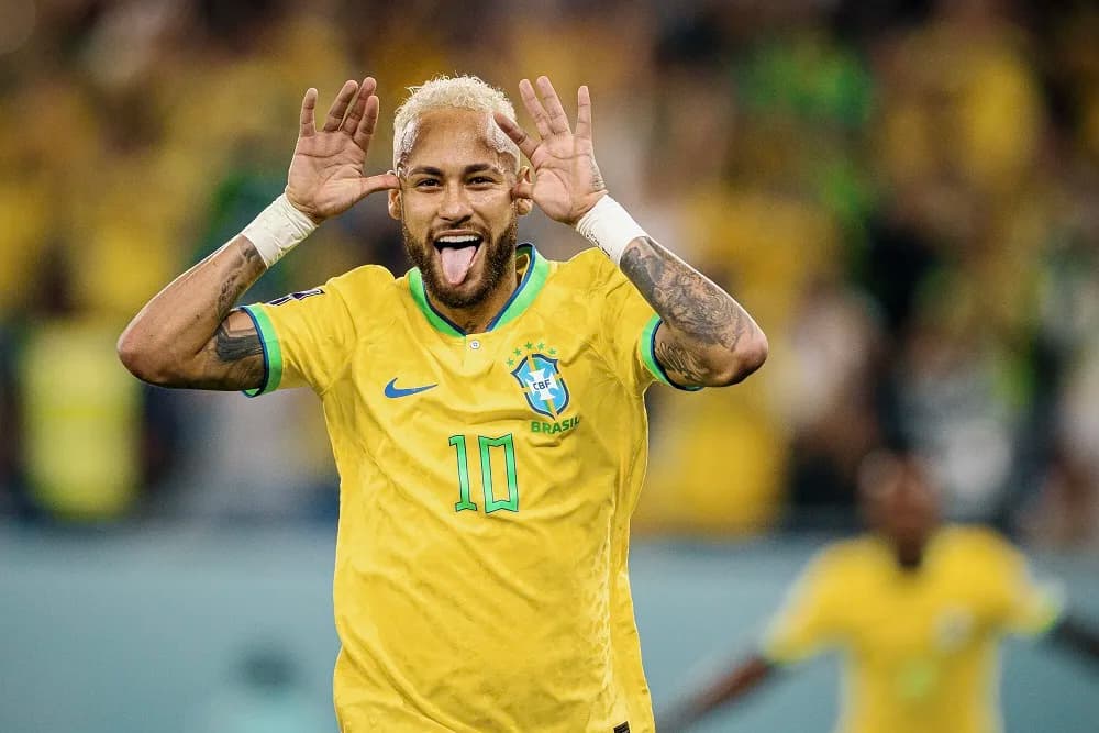 Neto critica ausência de Neymar em campo e jogador rebate: &#8220;Falastrão da TV brasileira&#8221;