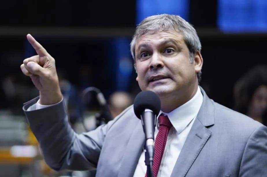 PT pede à PF bloqueio de contas e quebra de sigilo fiscal de Jair Bolsonaro