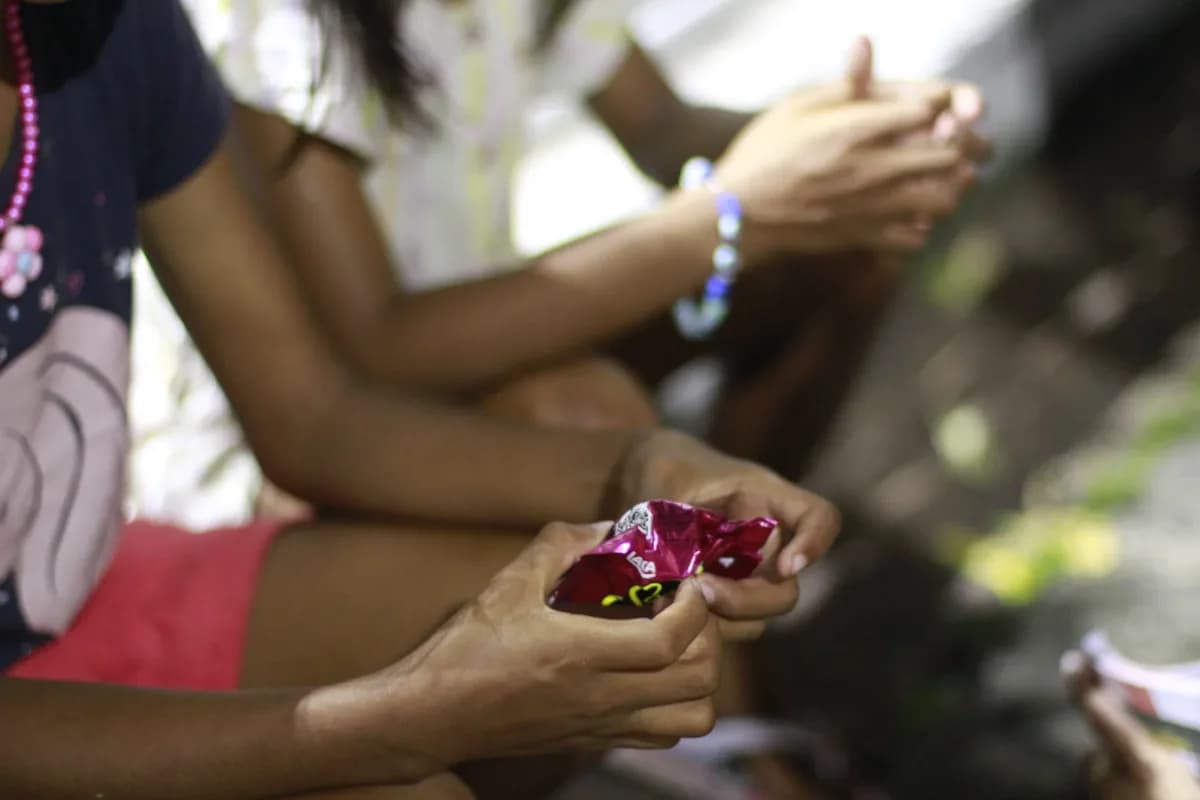 Duas famílias em situação de mendicância são retiradas das ruas, em Manaus