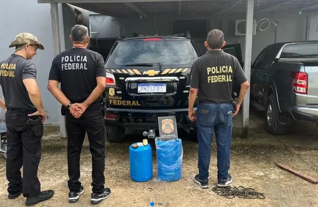 PF prende homem com 63 kg de drogas escondidos em motores de barco no Amazonas