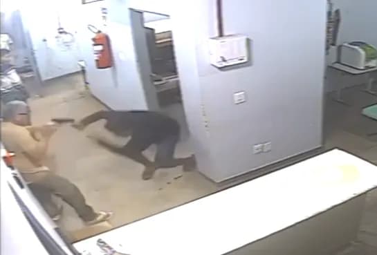 VÍDEO: Presos simulam passar mal para roubar armas de policiais e são baleados em Nova Olinda do Norte