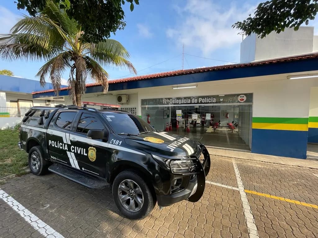 Golpe do Pix: mulher é presa por transferir mais de R$ 1 mil pelo celular de vítima em Manaus