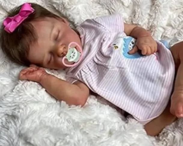 Mulher pede licença maternidade de empresa para cuidar de &#8220;bebê reborn recém-nascido&#8221;