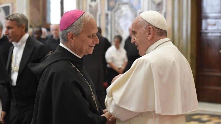&#8220;Obrigado, Papa Francisco&#8221;, diz Leão XIV em primeiro discurso no Vaticano