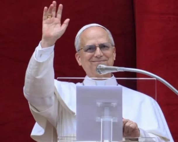 Papa Leão XIV diz ter sentido “forte presença espiritual do papa Francisco” durante missa inaugural no Vaticano