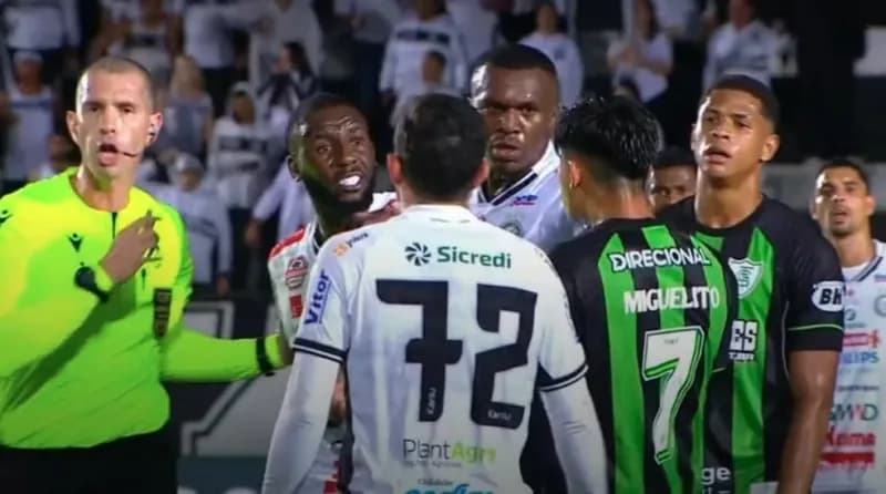 Jogador do América-MG é preso por injúria racial durante a Série B