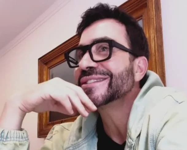 Ex-deputada afirma que Padre Fábio de Melo é gay e diz para &#8220;largar a batina e assumir&#8221;