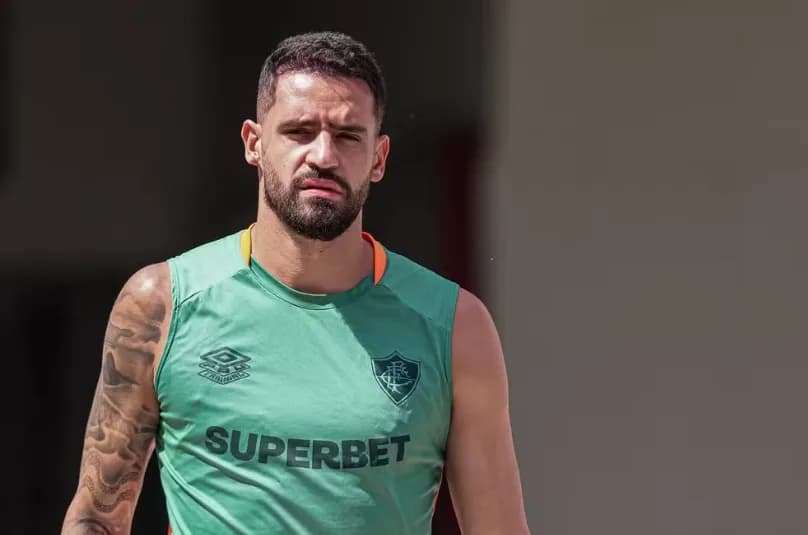 Fluminense formaliza final de contrato com Renato Augusto