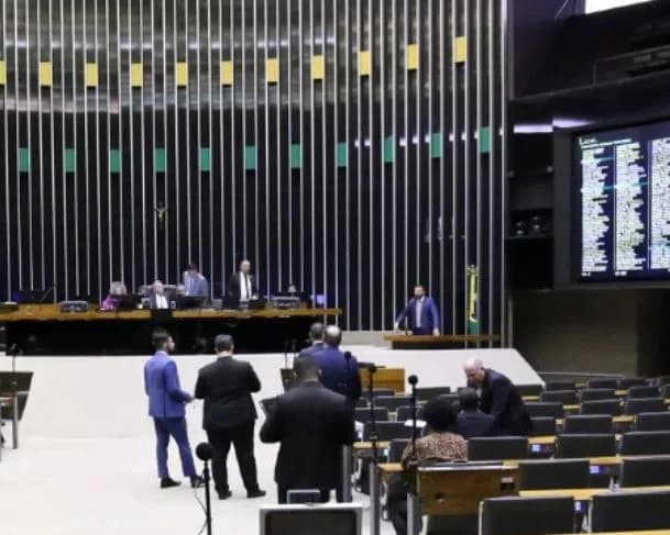 Câmara aprova reajusta salarial dos servidores do executivo; projeto segue para o Senado