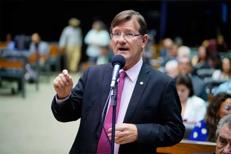 Projeto de Zé Ricardo propõe jornada de 30 horas semanais para profissionais de enfermagem em Manaus