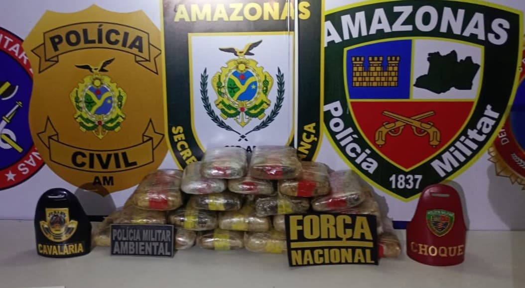 Cadela policial encontra 26 kg de drogas, avaliados em R$ 833 mil, em banheiro de embarcação no Amazonas