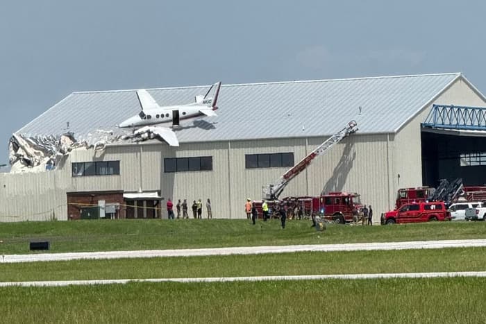 VÍDEO: Avião cai em telhado de hangar e deixa 2 feridos nos EUA