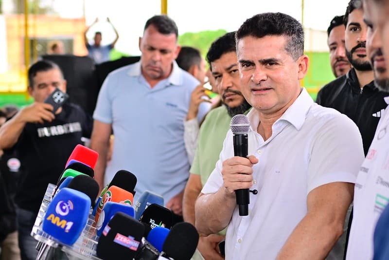 &#8220;Não é só criticar e apontar erros, é vestir a camisa e sombrear os problemas para resolvê-los&#8221;, exalta David Almeida sobre vereadores da base