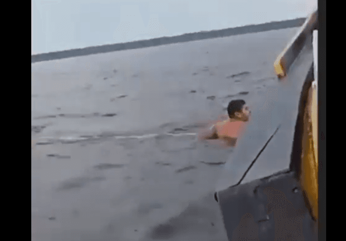 VÍDEO: Naufrágio de canoa durante temporal deixa dois mortos no Amazonas