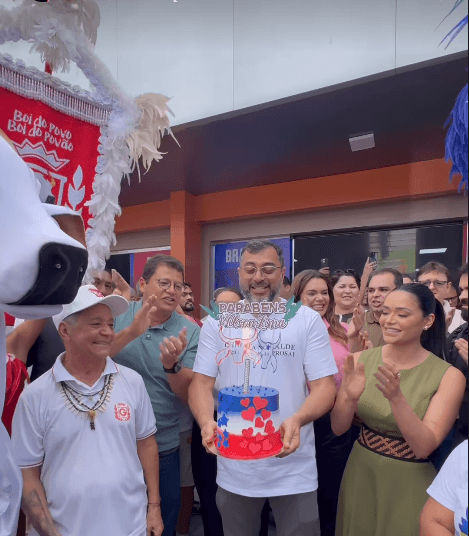 Wilson Lima comemora aniversário em Parintins ao lado da nova namorada e aliados políticos