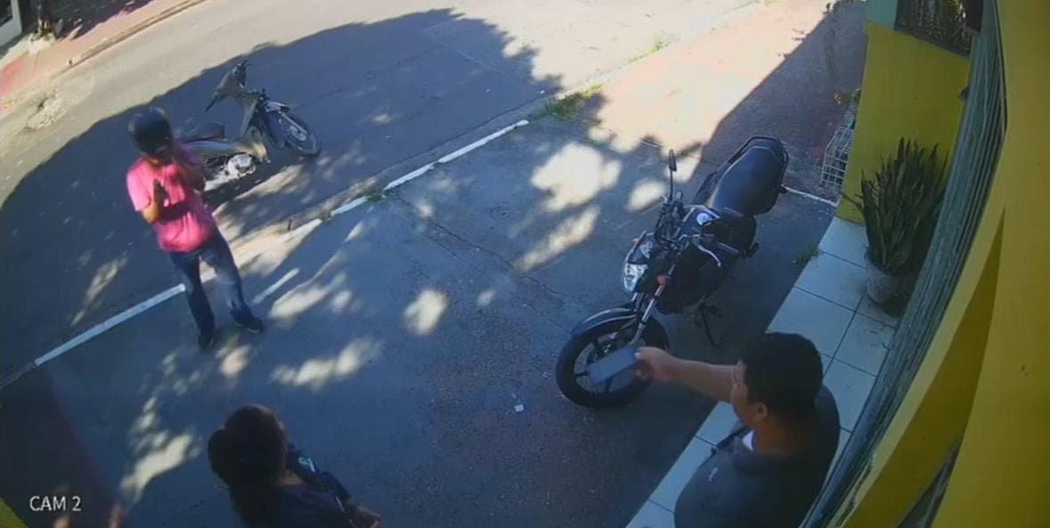 Vídeo flagra assalto e homem é preso um dia depois em Manaus
