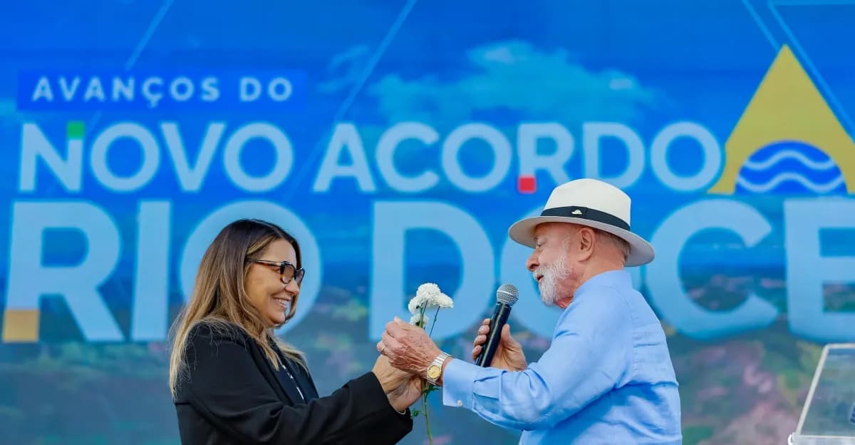 No Dia dos Namorados, Lula dá flor a Janja e brinca: &#8220;É singela, estou sem dinheiro&#8221;