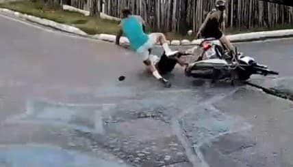 VÍDEO: acidente entre motos deixa homem ferido em Parintins, no Amazonas