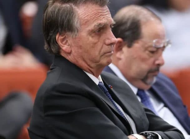 &#8220;Malucos&#8221;, diz Bolsonaro sobre apoiadores que pediram por intervenção militar após as eleições de 2022