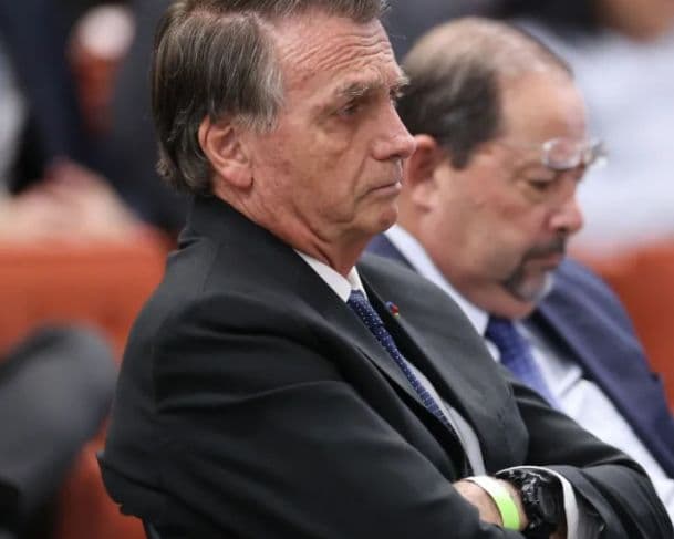 &#8220;Malucos&#8221;, diz Bolsonaro sobre apoiadores que pediram por intervenção militar após as eleições de 2022