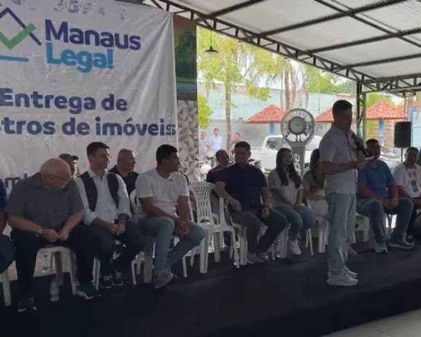 “Estamos fazendo justiça&#8221;: David Almeida entrega registros de imóveis na Comunidade Nações Indígenas