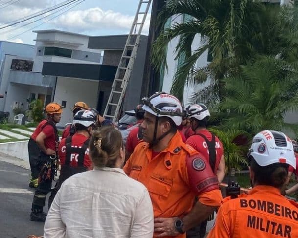 Imagem forte: Eletricista morre após levar choque em poste enquanto fazia um &#8220;gato&#8221; no Tarumã