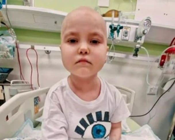 Menina que recebia tratamento contra o câncer em Israel morre durante bombardeios em Tel Aviv