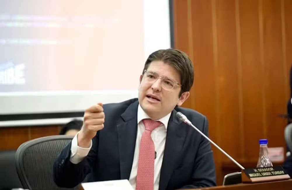 Estado de saúde crítico: pré-candidato à presidência da Colômbia baleado na cabeça não reage ao tratamento