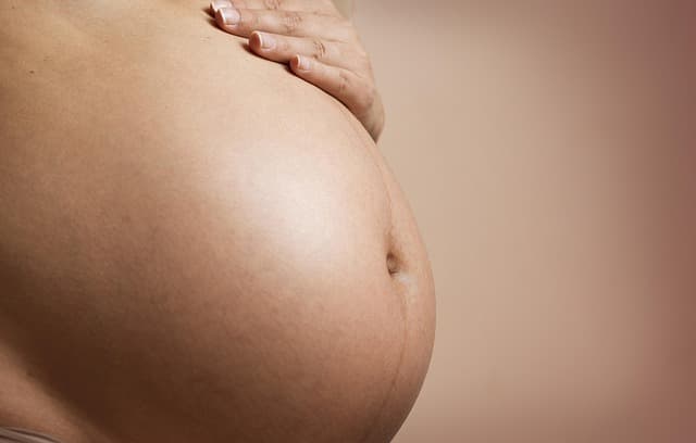 Brasil reduz taxas de transmissão do HIV de mãe para filho