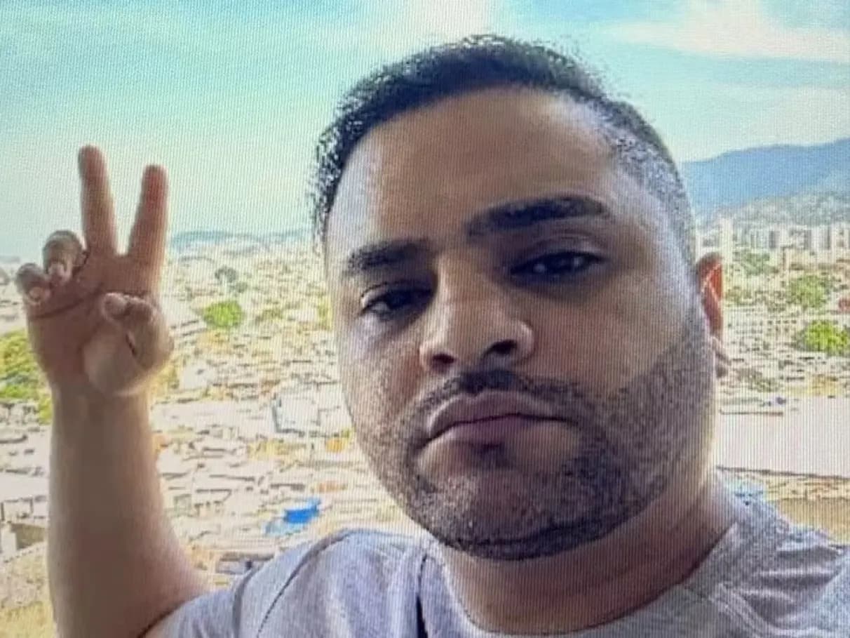 IMAGEM FORTE: chefe do CV é morto com tiro na cabeça em briga com amante