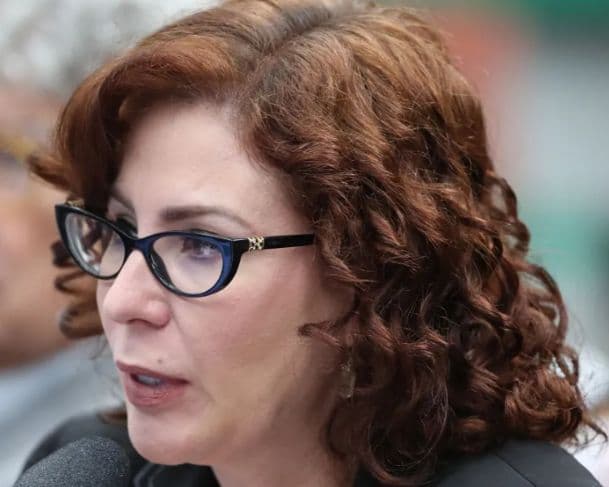 Carla Zambelli revela que vai se apresentar voluntariamente à justiça italiana