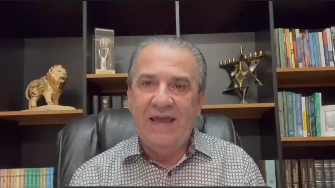 Silas Malafaia diz que Bolsonaro sofre perseguição política e chama Moraes de &#8216;ditador&#8217;