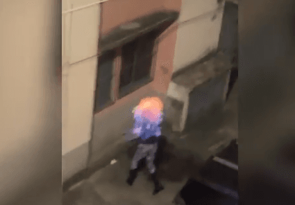 IMAGEM FORTE: mulher ateia fogo no próprio corpo em Osasco
