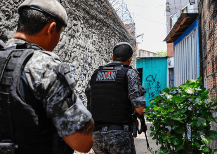 Foragido é preso ao ficar nervoso durante patrulhamento da polícia em Manaus
