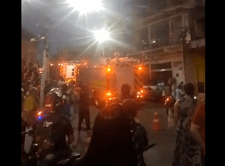 Prédio pega fogo e assusta moradores em Manaus; vídeo