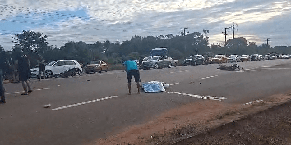 VÍDEO: Acidente com carro e motocicleta em Iranduba deixa um morto