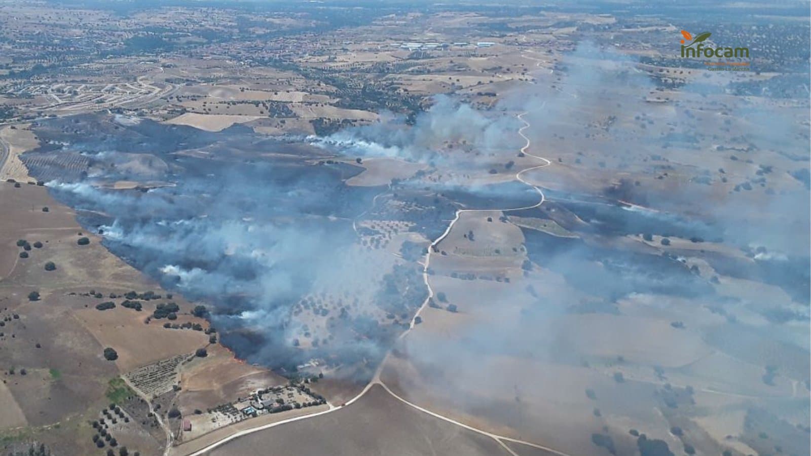 Incêndios florestais tingem cidade de Toledo, na Espanha e obriga moradores a deixarem suas casas