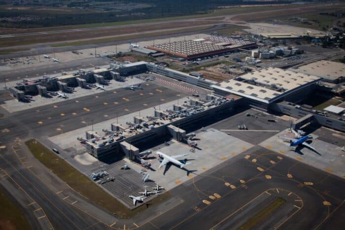 Funcionário do aeroporto de Campinas é atropelado e morre em pista de decolagem