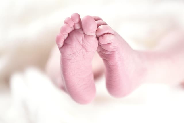 URGENTE: Bebê de 1 mês é encontrada morta dentro de kitinet em Manaus